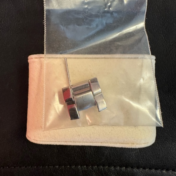 Michael Kors Oversized Silver-Tone Watch - Picture 5 of 5